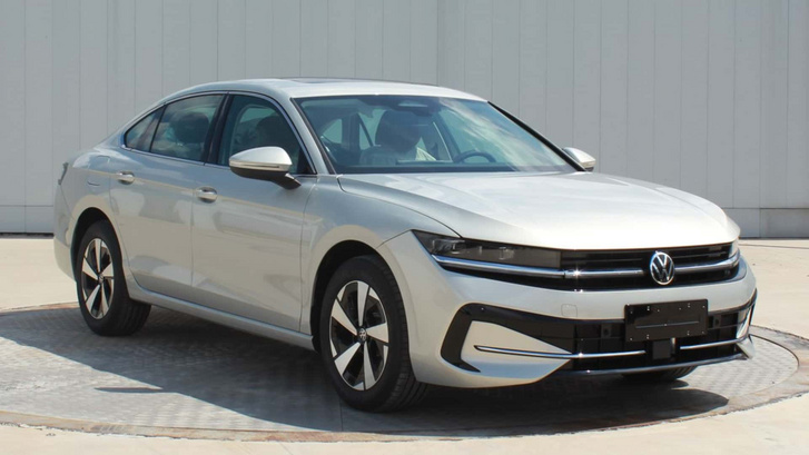 A Volkswagen továbbra is gyárt szép szedánokat, csak nem nekünk