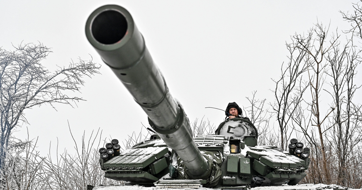 Bloomberg: Magyarország nem akadályozza az EU ötmilliárdos katonai segélyét Ukrajnának