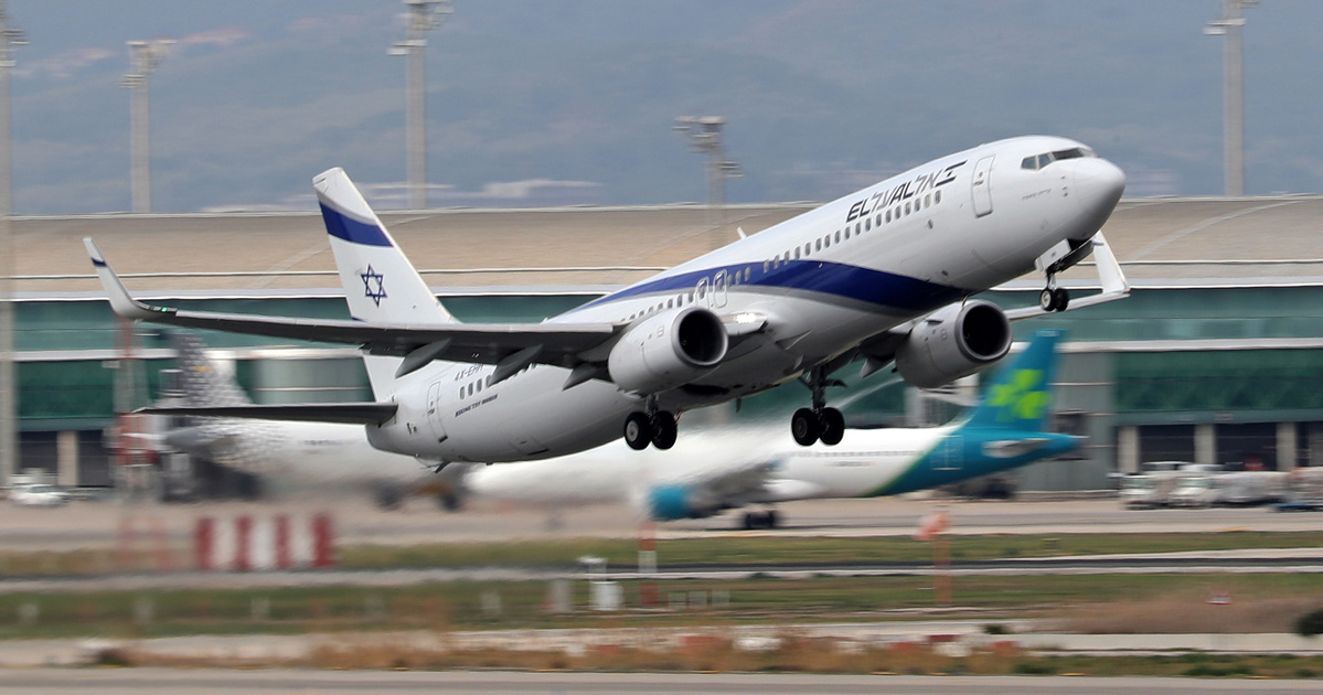 Megszakította útját egy Izraelbe tartó repülőgép, miután egy utas be akart törni a pilótafülkébe