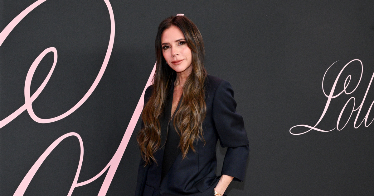 Victoria Beckham gipszben jelent meg Párizsban a balesete után