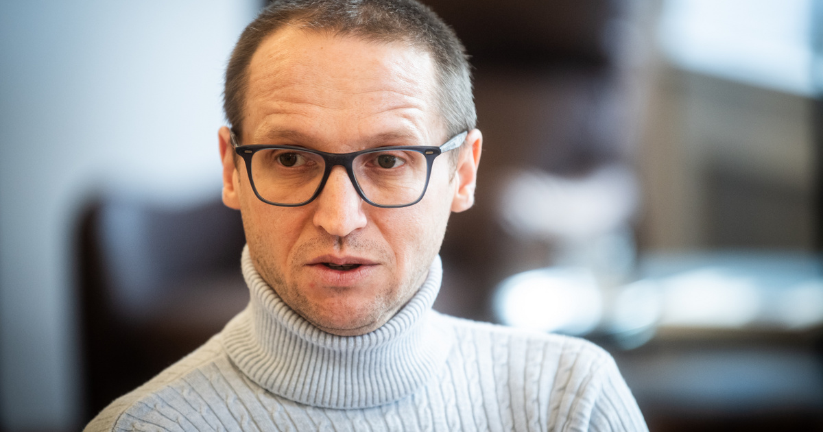 Demeter Szilárd reagált arra, hogy csak egy A4-es lappal jelzi a magyar stand Krasznahorkai Nobel-díját Frankfurtban