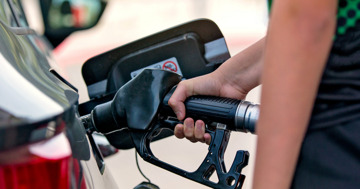 Ismét drágulás jön a kutakon: ennyivel fog emelkedni a benzin ára a héten