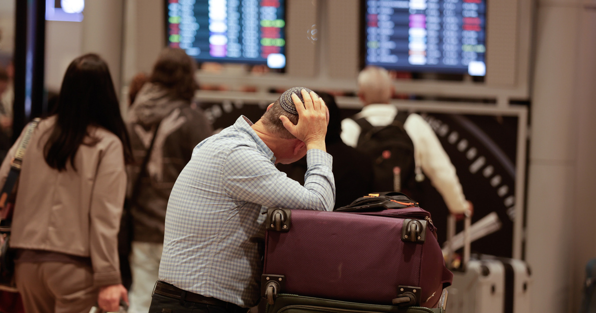Sorra függesztik fel izraeli járataikat a légitársaságok, a Wizz Air is megszólalt