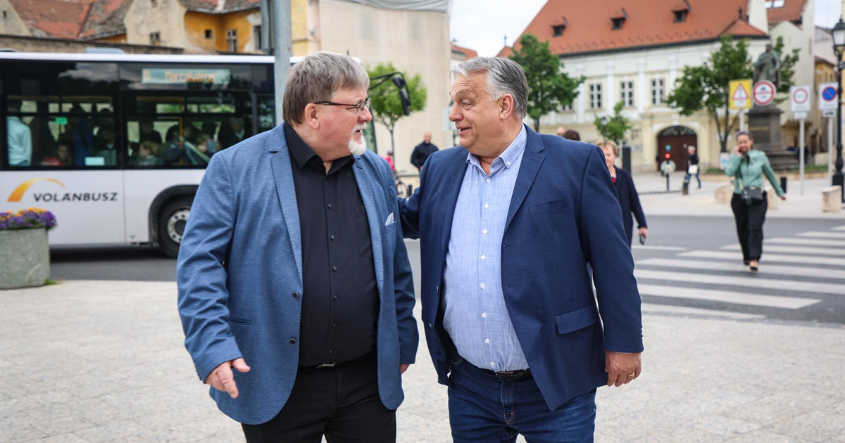 Orbán Viktor Győrben turistáskodott, a polgármester vezette körbe