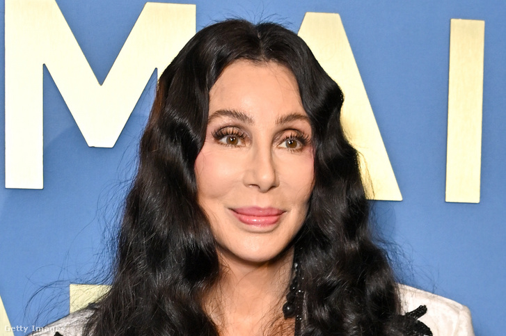 Cher választ adott arra, miért randizik nála jóval fiatalabb férfiakkal