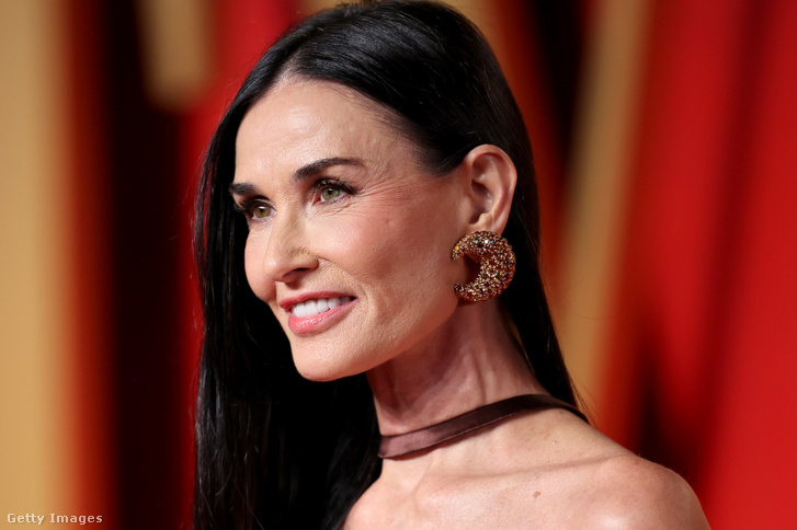 Index – Meanwhile – 61-year-old Demi Moore is also flirting with her daughters in a bikini