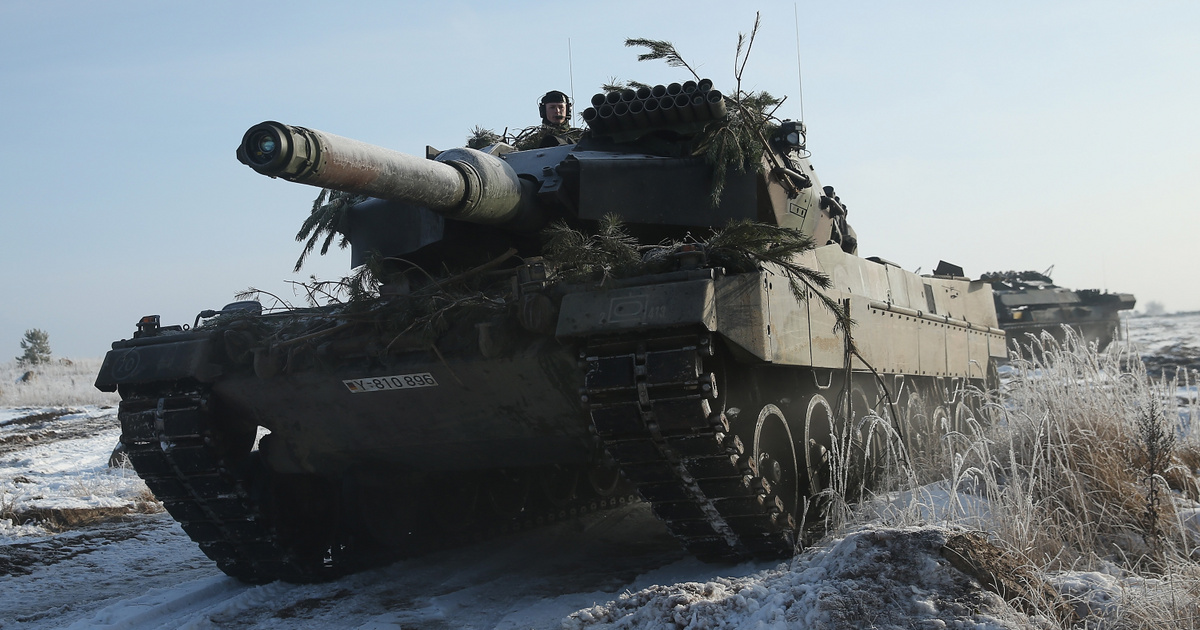 Hegyi Gyula: Német tank a moszkvai utcán