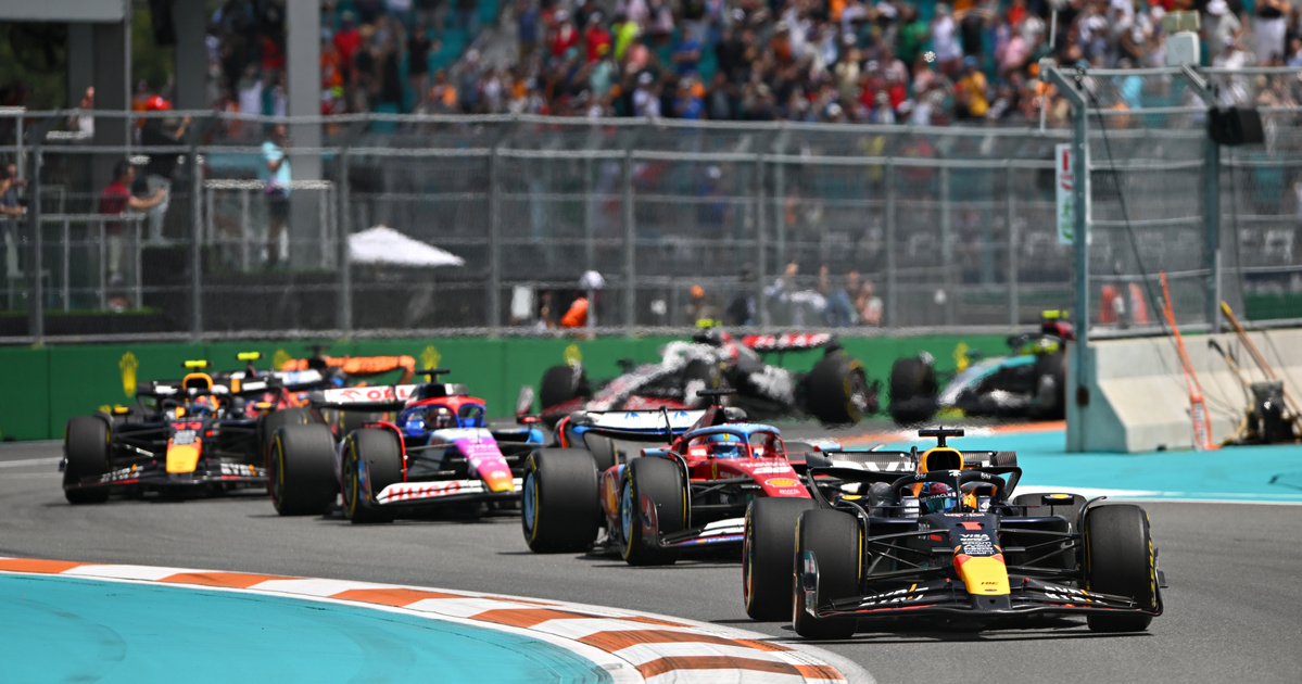 Daniel Ricciardo szállította a nap meglepetését az idény második sprintfutamán