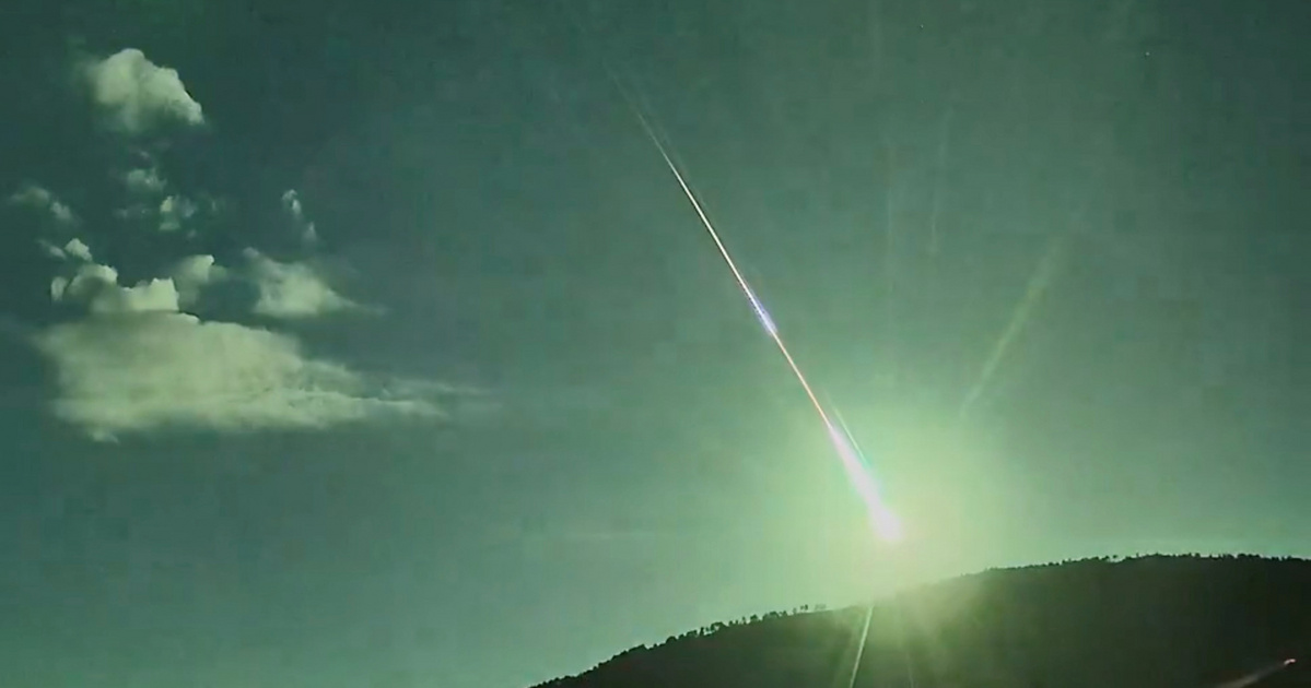 Kéken fénylő meteorit világította meg az éjszakai eget Spanyolországban