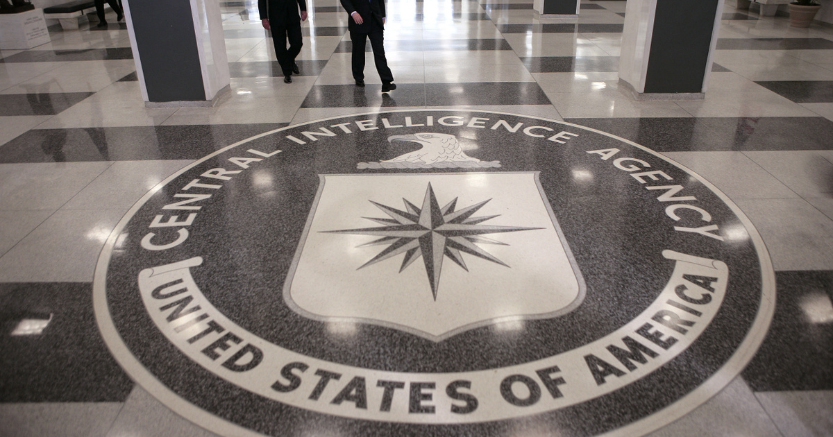Índice – En el extranjero – La CIA recluta espías en Facebook