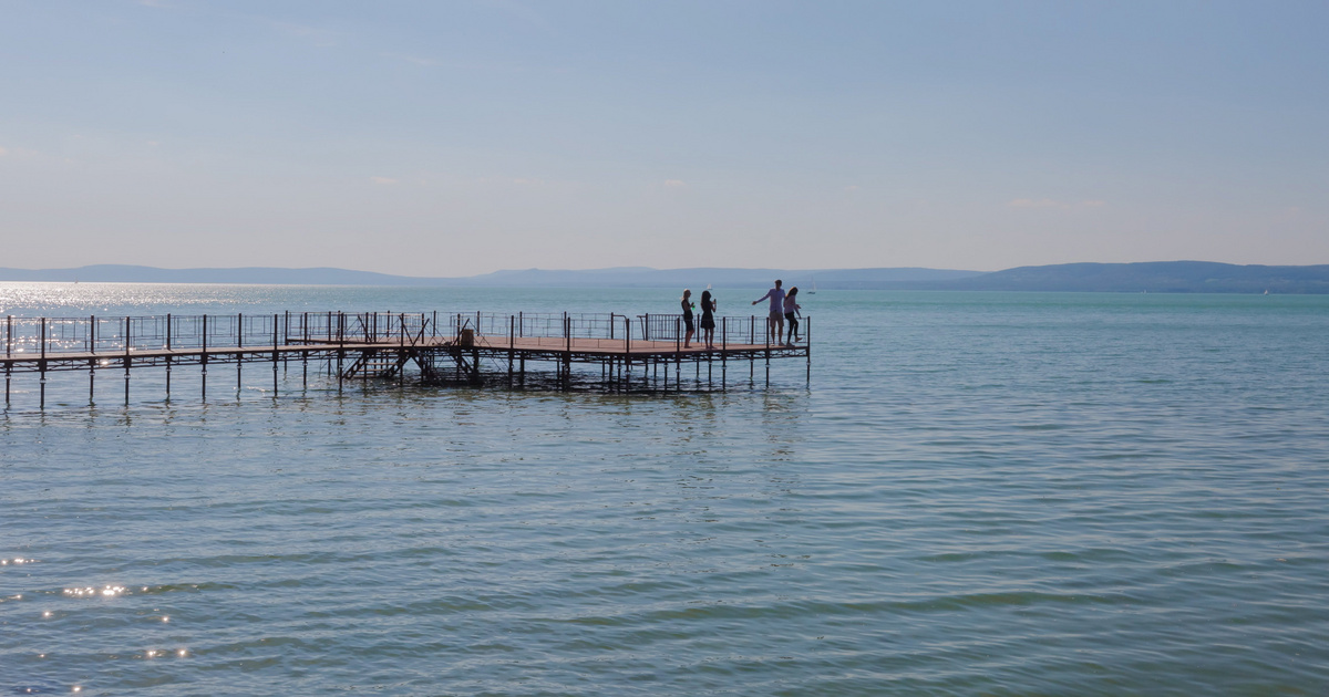 Index – Economy – End here: Irregularly closed access gates on Lake Balaton are demolished