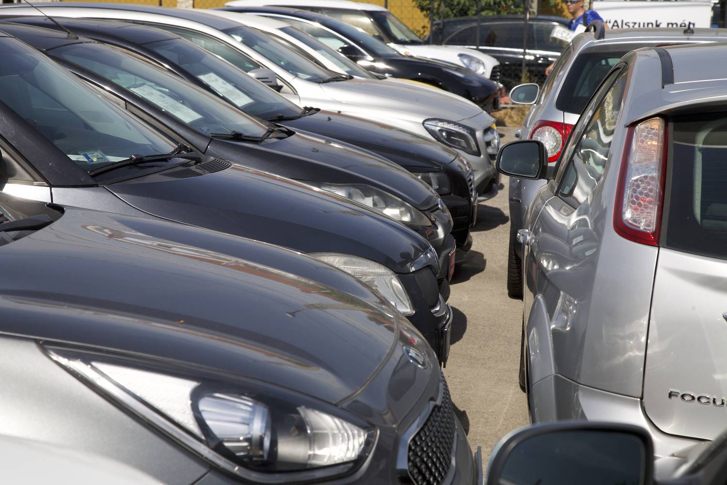 Az új autók drágulásával a használt piaci árak is emelkednek egy friss kutatás szerint