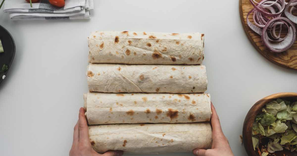 Parece un burrito, aunque hay dos perros en la foto: a los internautas les encantan sus fotos – Terasz