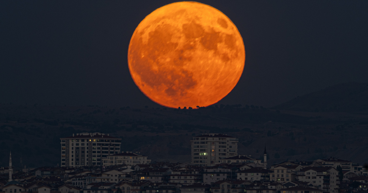 Index – Science – This is how the rare giant blue moon shone on Monday night