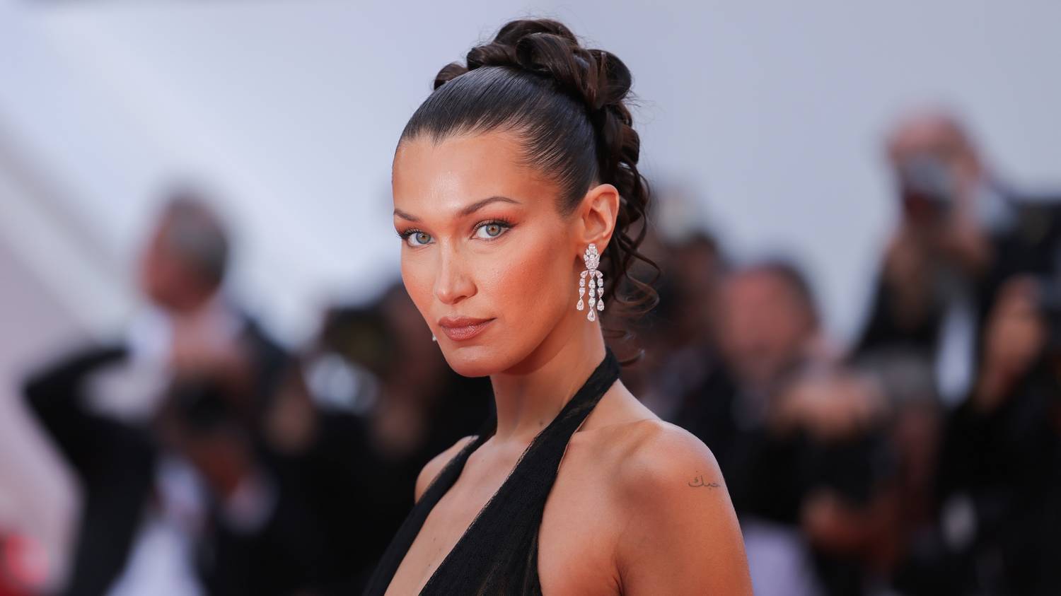 Az orvosok figyelmeztetnek: a szupermodell, Bella Hadid titkos rituáléja veszélyes lehet az egészségre