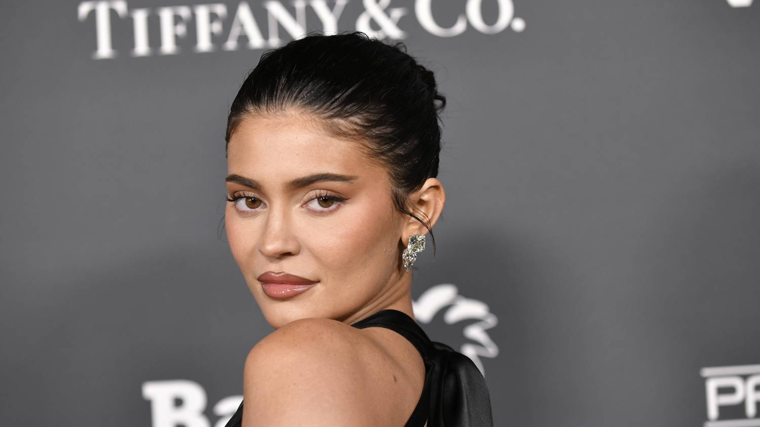 Kylie Jenner aligruhában, Palvin Barbara csipkés miniben bulizott