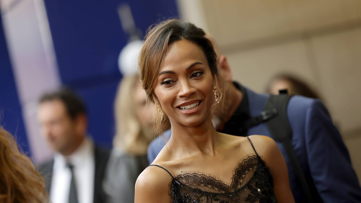 Zoe Saldana melltartó nélkül gálázott, Kaia Gerber egyre vékonyabb