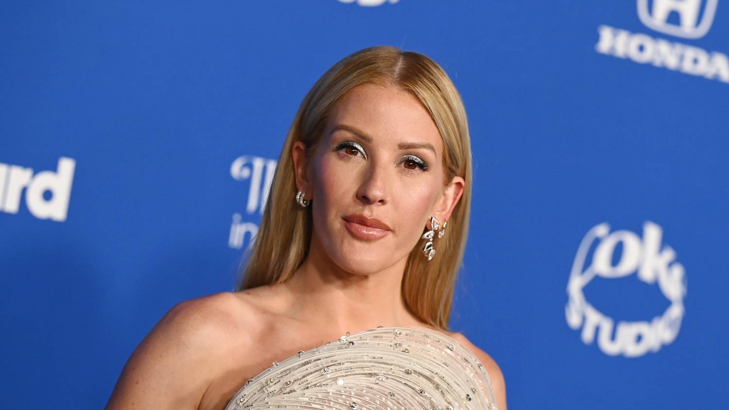 Ellie Goulding mindent kitett, amit lehetett, Isla Fisher egy klub előtt esett hatalmasat