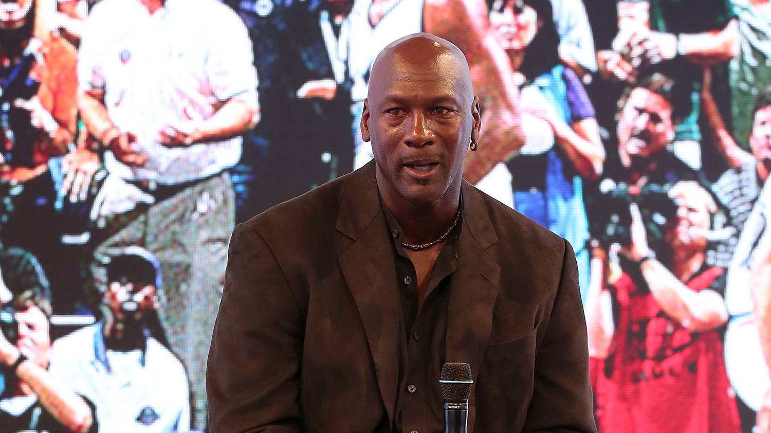 Michael Jordan új autójából csak egy van a világon, Istenes László lakása maga a luxus