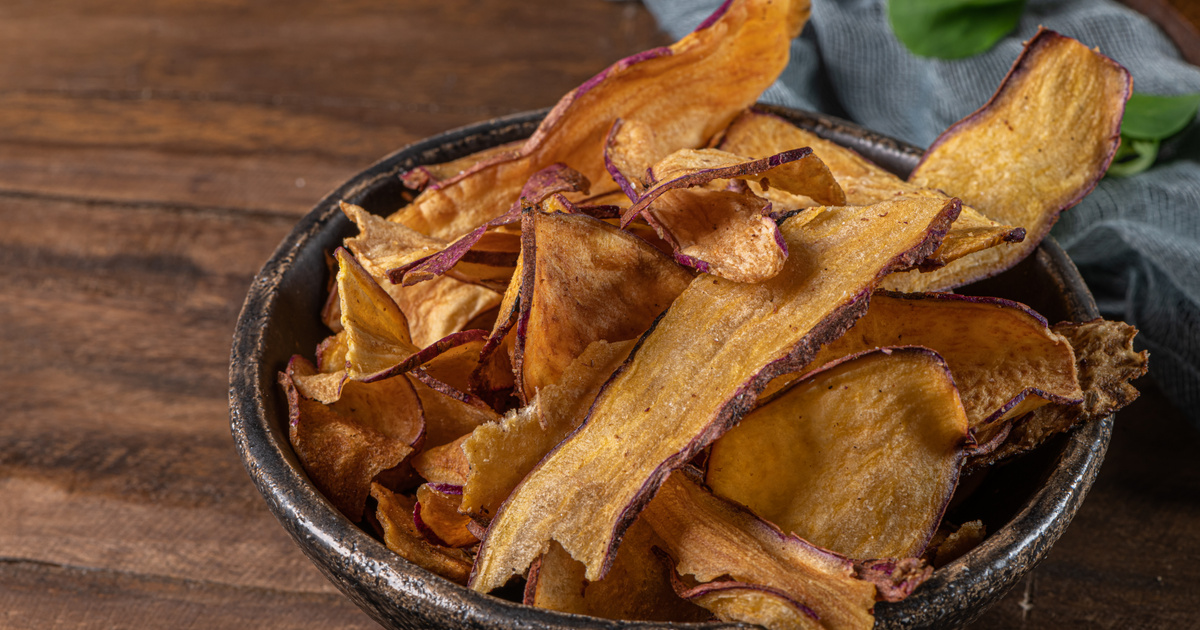 Házi chips édesburgonyából: percek alatt ropogós lesz a mikróban