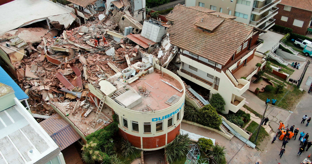 Índice – En el extranjero – Se derrumba un hotel de diez pisos en una ciudad turística de Sudamérica