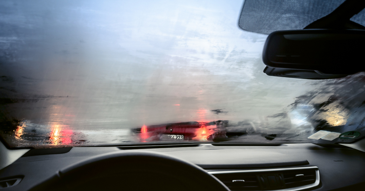 Parasodik Az Auto Szelvedoje () Parasodik Az Auto Szelvedoje