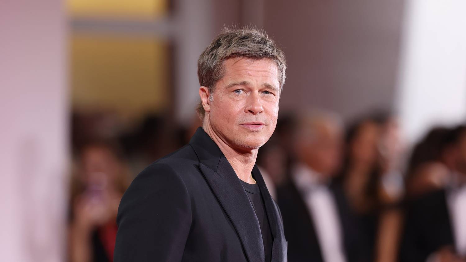 Brad Pitt ismét kés alá feküdt, de a magyar plasztikai sebész szerint nagyon elszúrták