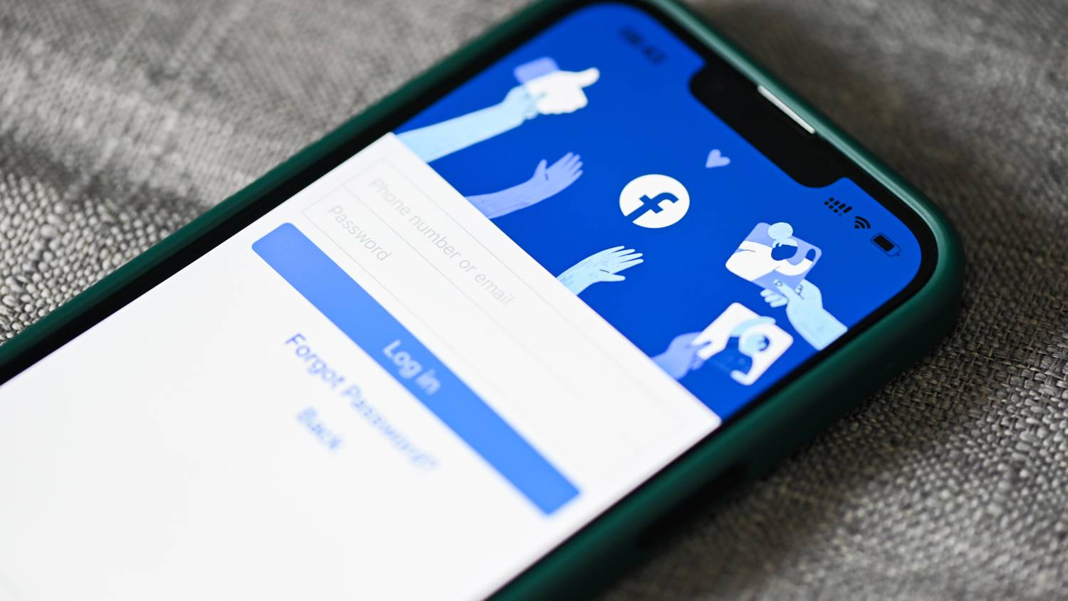 Leállt a Facebook, az Instagram és a Messenger