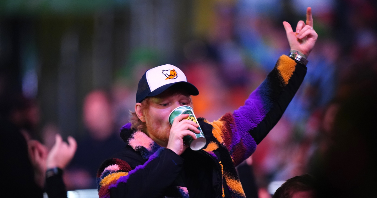 Ed Sheeran volt a nap szenzációja, a háromszoros dartsvilágbajnok kiütéssel rajtolt