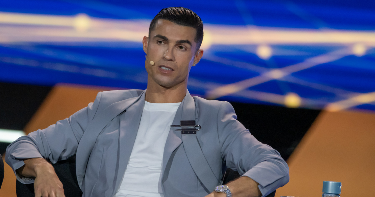 Döbbenetes összeg: Cristiano Ronaldo 82 milliárd forintért maradhat még egy évet