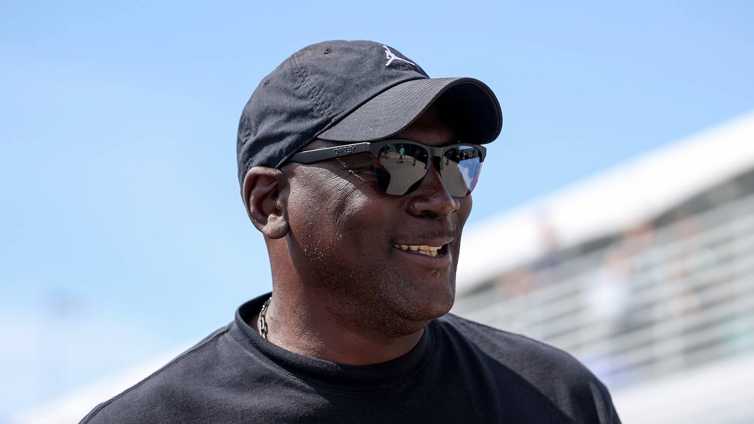 252 millióért árulják Michael Jordan luxus Mercijét – fotók