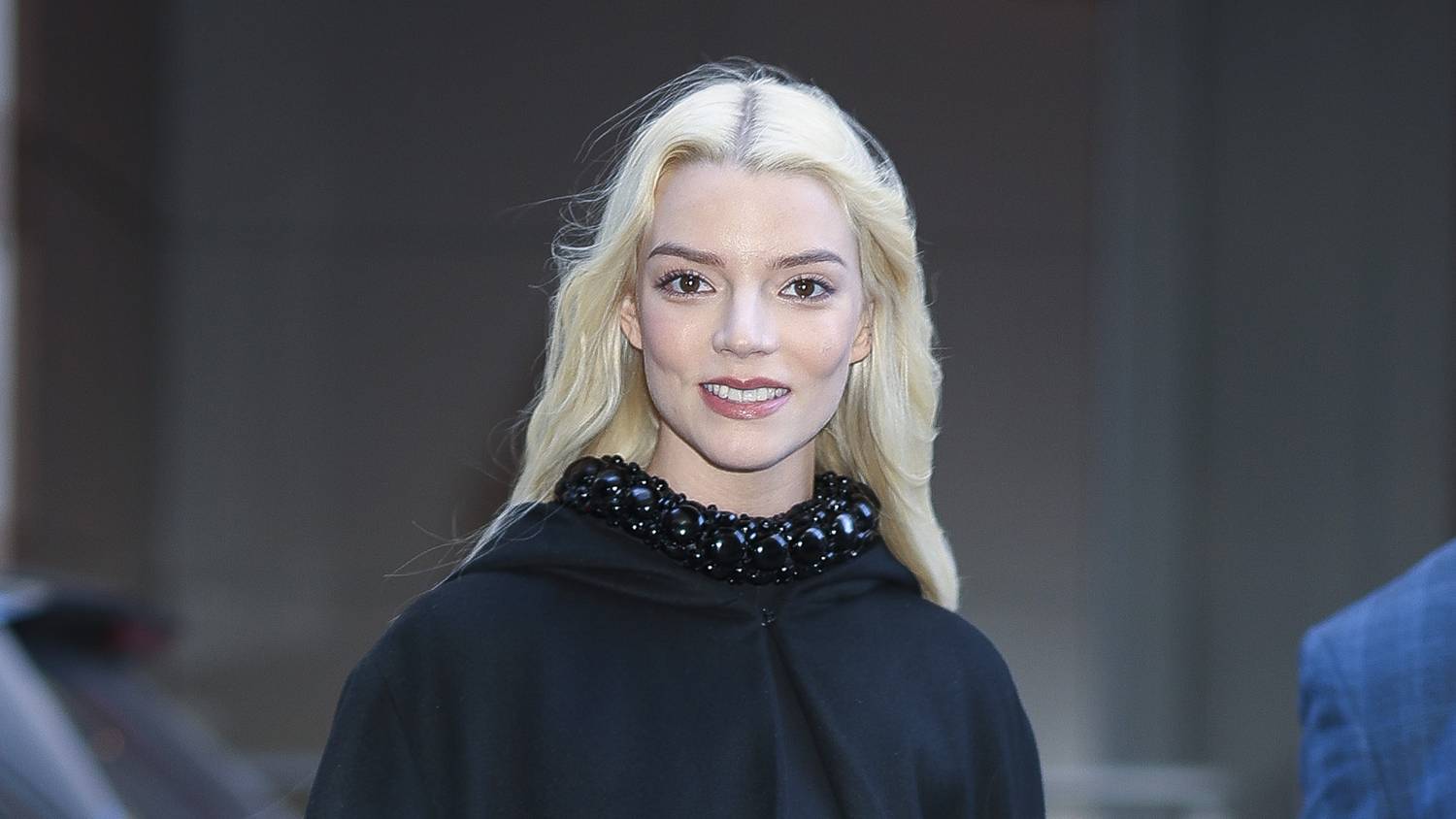 Anya Taylor-Joy egyre rövidebb szoknyákban sétál, Susan Sarandon még mindig elképesztően néz ki