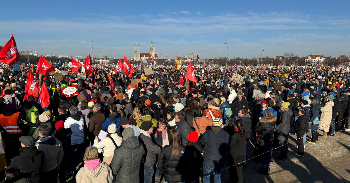 Legalább 200 ezren tüntettek Münchenben a szélsőjobboldali AfD ellen a német választások előtt