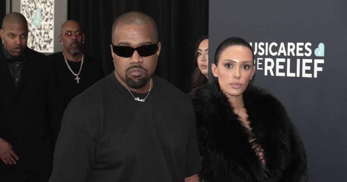 Kanye West weboldalát leállították, mert horogkeresztes pólókat árult