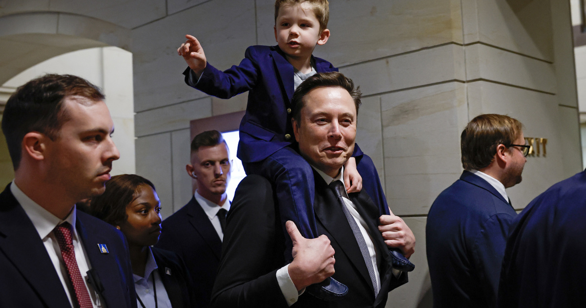 Elon Musk elhagyta a kisfiát, ízekre szedik a techmilliárdost a világhálón