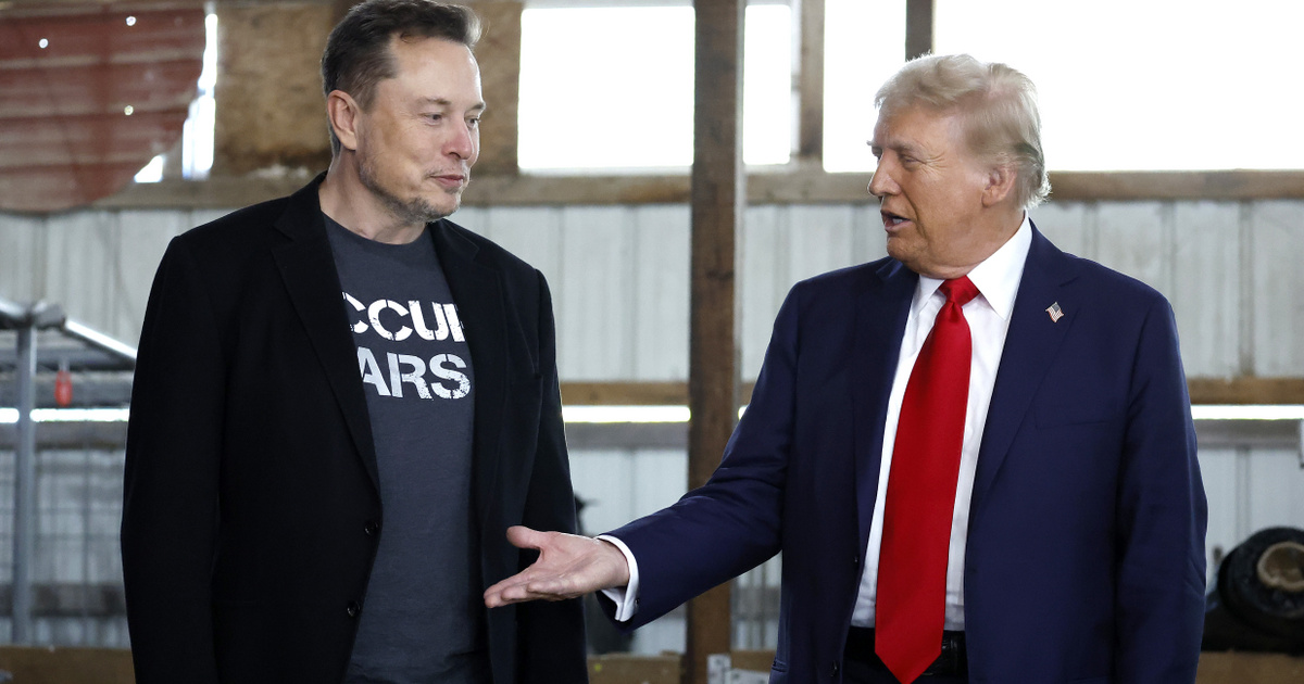 Meglepi a washingtoni kormányhivatalban: videón, ahogy Trump csókolgatja Elon Musk lábát