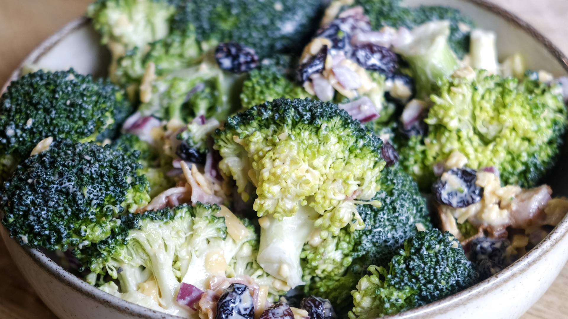 Kr mes Majon zes Brokkolisal ta Pir tott Bacon Dobja Fel Receptek 