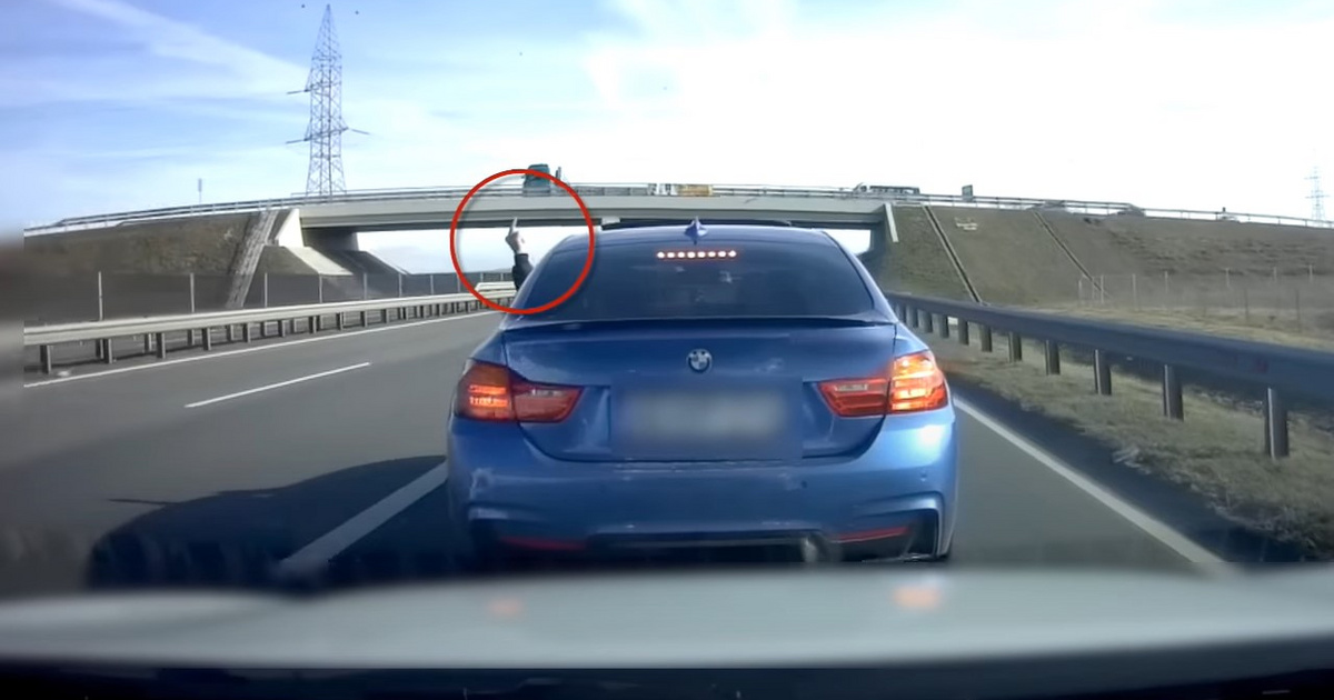 Óriási büntetésekbe kezdett egy BMW-s az autópályán, mert nem engedték száguldozni