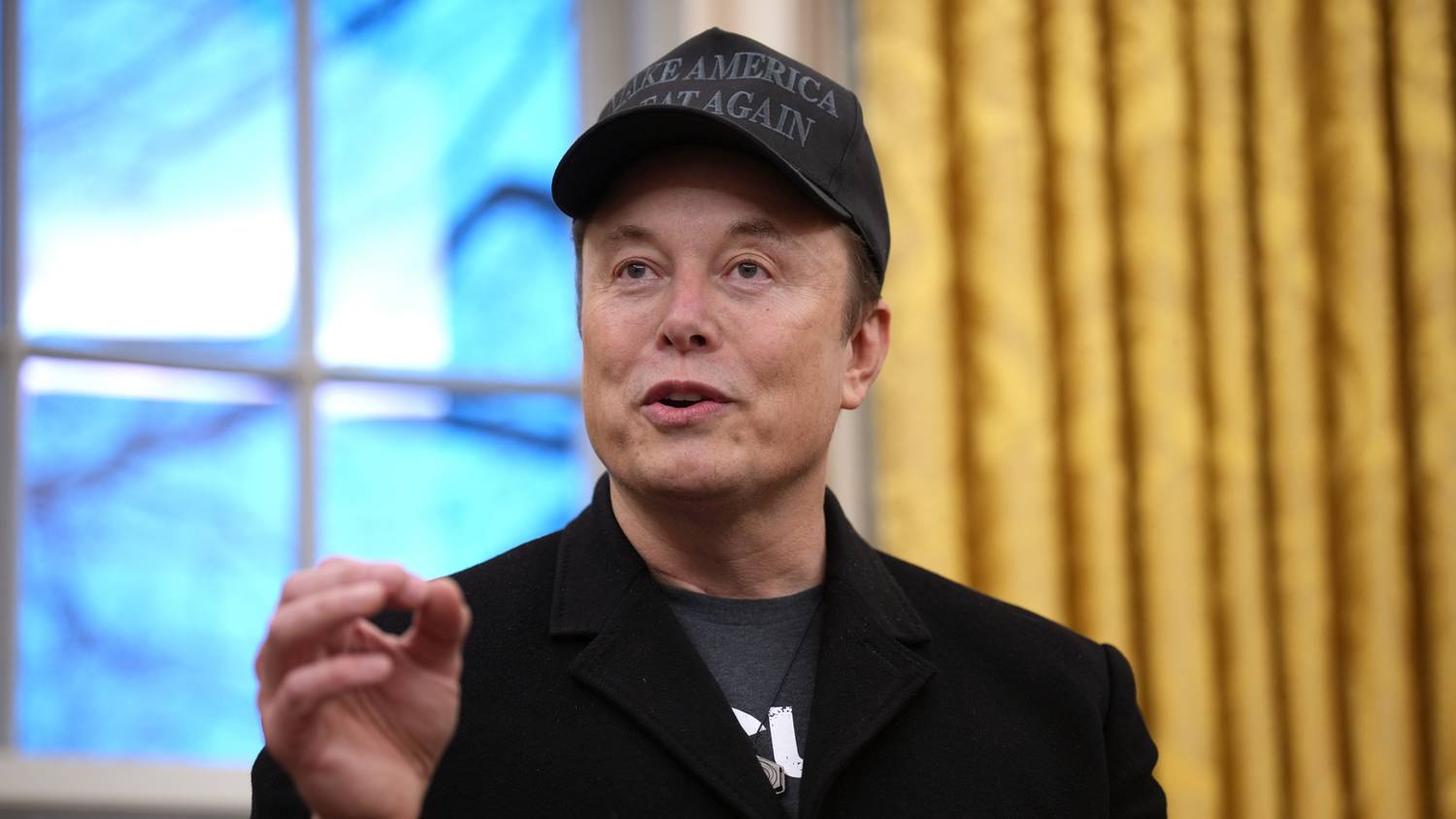 Elon Musk őrült jóslata: 5 éven belül robotok kényeztethetik az embereket a hálószobában