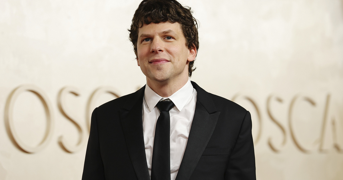 Jesse Eisenberg lengyel állampolgárságot kapott a Rokonszenvedés című filmje miatt