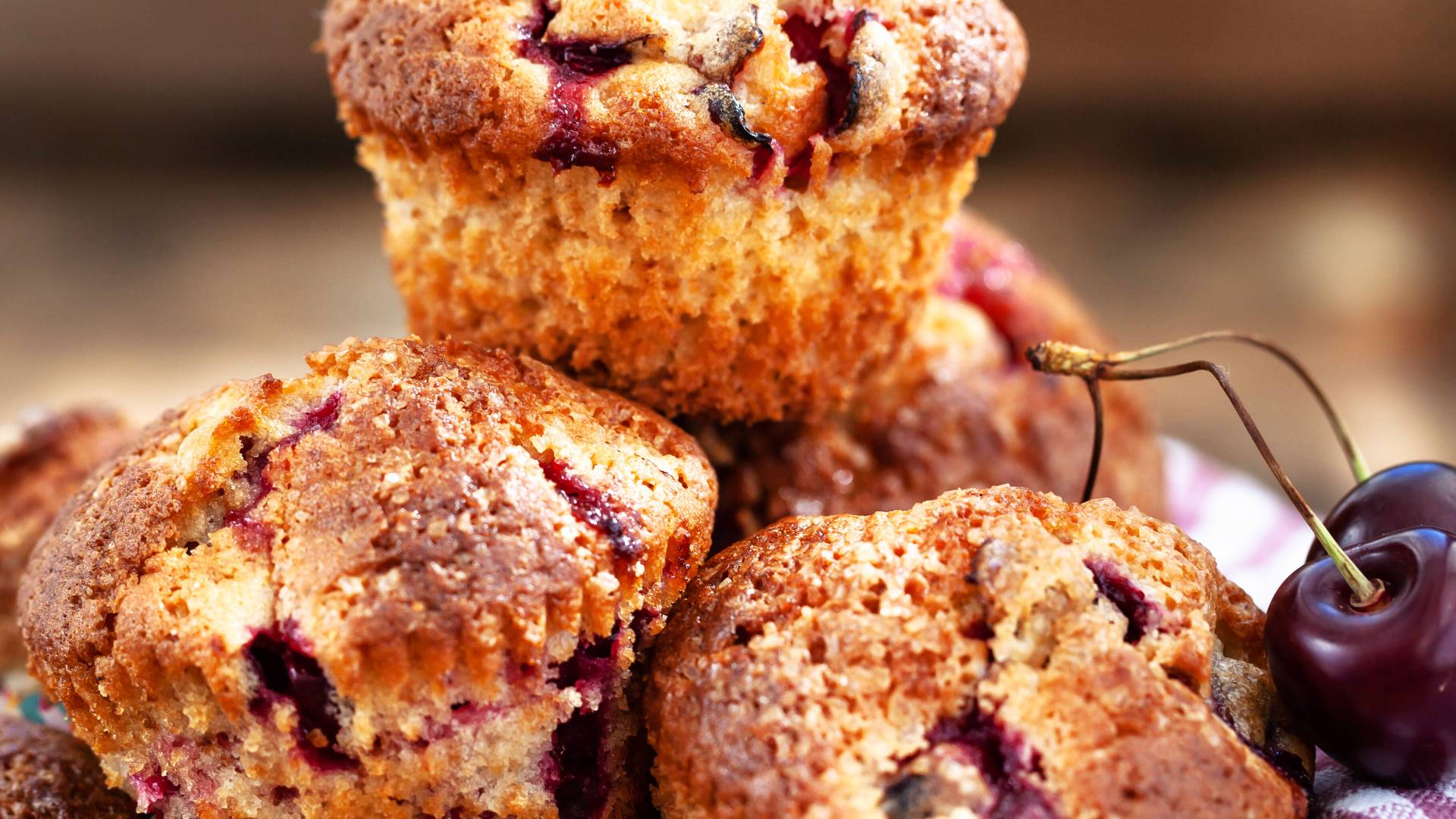 Csereszny s Muffin Van li s T szt val Gyors Gy m lcs s Desszert 