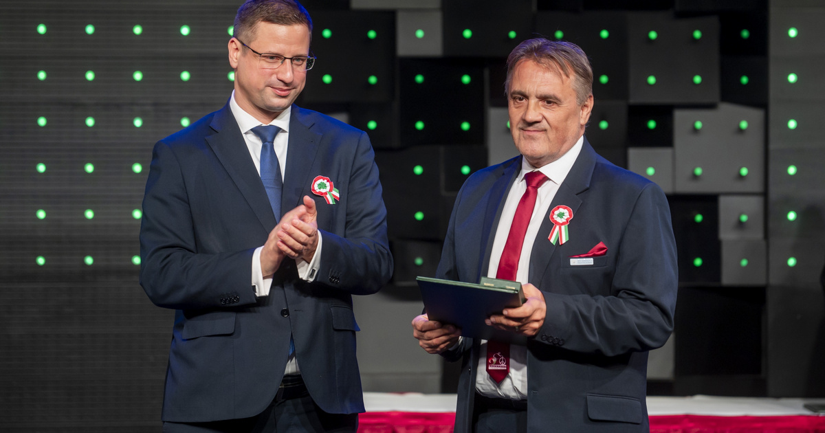 Gulyás Gergely állami kitüntetéseket adott át a Várkert Bazárban