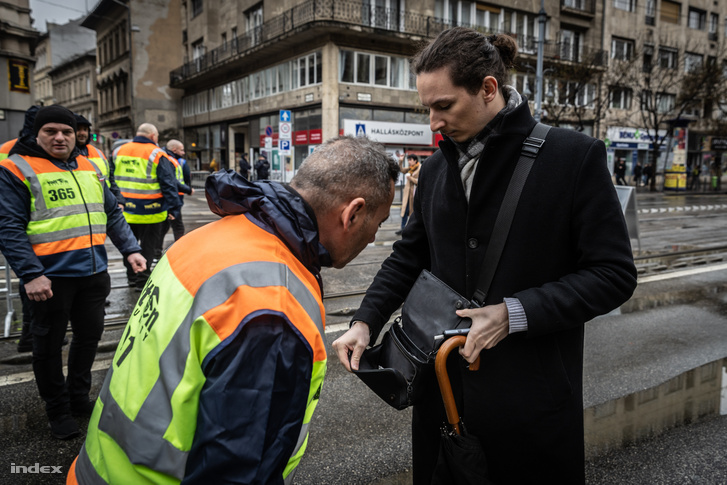 Szigorú biztonsági intézkedések Orbán Viktor beszéde előtt, lengyel...