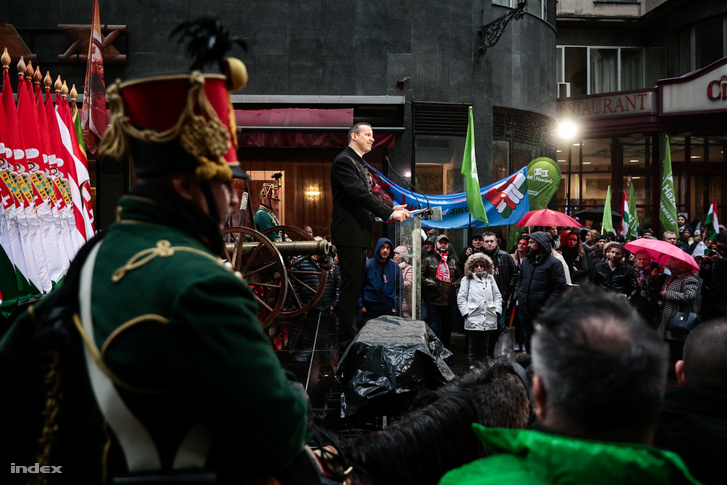 Zsírleszívás, tyúktolvajok, elszámoltatás – ünnepelt a  Mi Hazánk