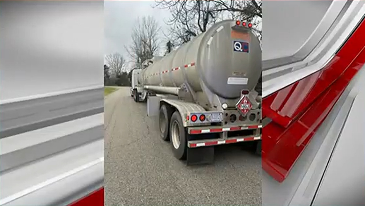 7500 liter felesleges üzemanyagot locsolt szét az úton egy amerikai kamionos