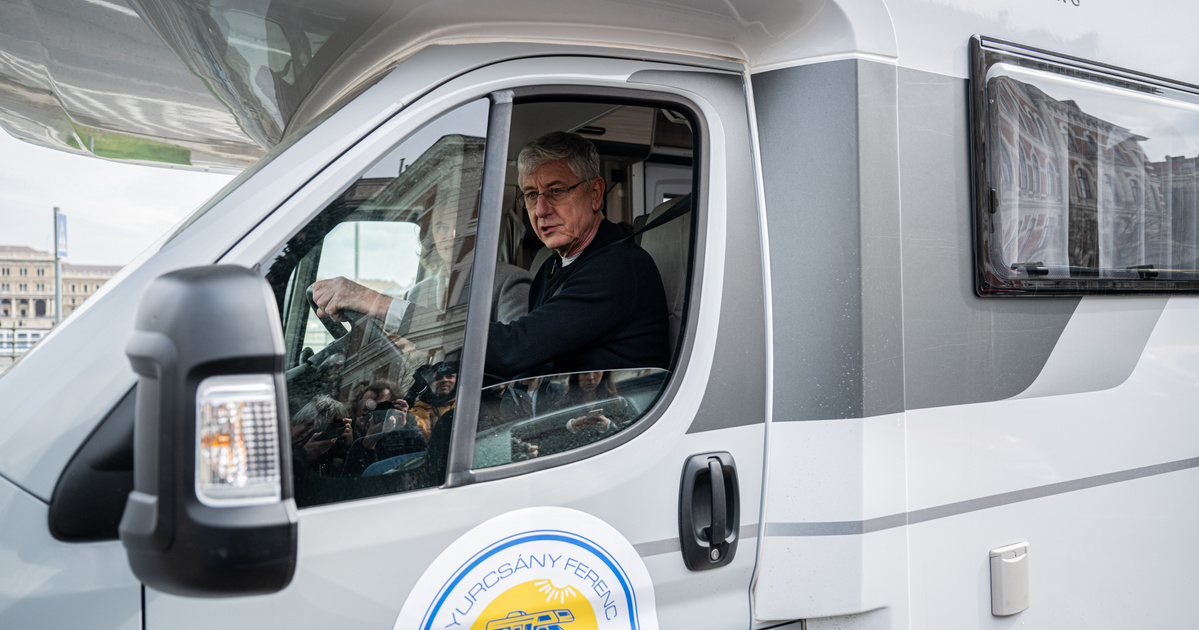 Gyurcsány Ferenc nem viccelt, tényleg beköltözött egy lakókocsiba