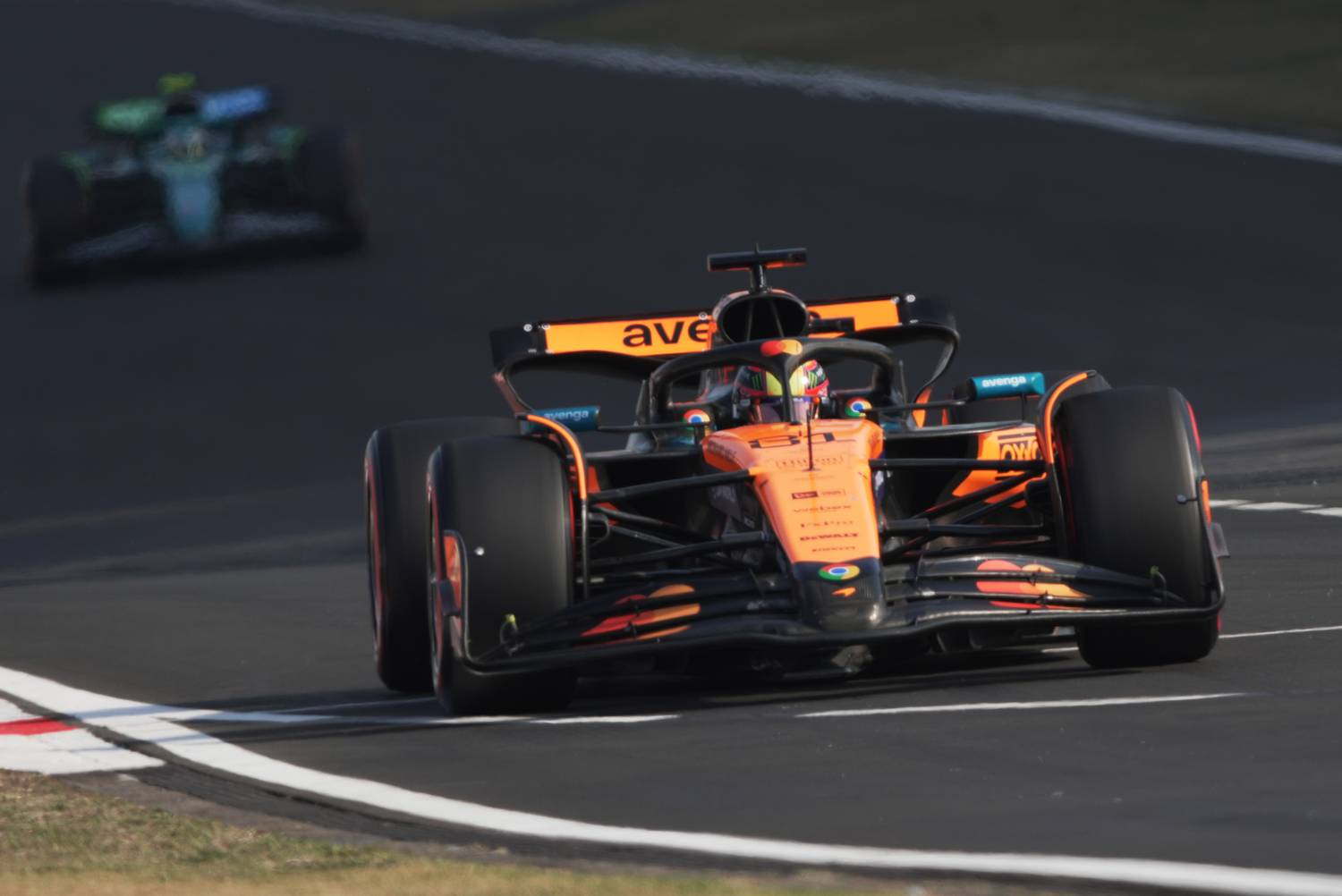 A McLaren stabilan behúzta a Kínai Nagydíjat