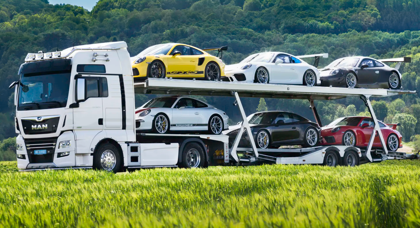 Az év üzlete: ha megveszed ezt a hat Porschét, kapsz hozzá egy kamiont, amire felfér az összes