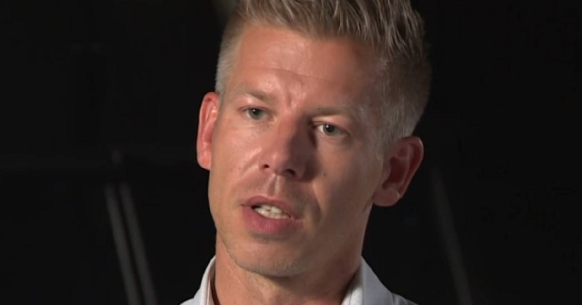 Magyar Péter 20 évvel ezelőtti videón: tüsire nyírt hajjal, szemüvegben felismerhetetlen