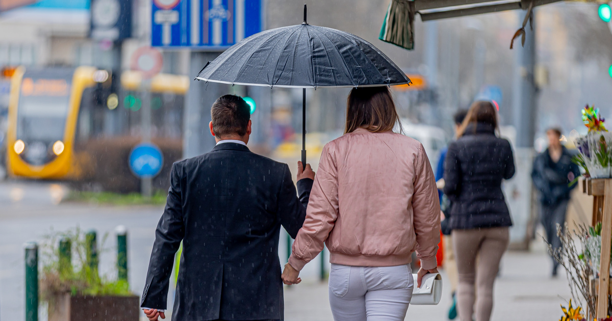 Elmarad a korai nyár, a héten sem hagyhatjuk otthon az esernyőt